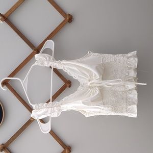 White Feminine Tank w/ Keyhole - Size Small